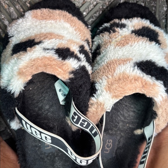 UGG Black and Cream Fuzzy Slippers - Picture 1 of 1